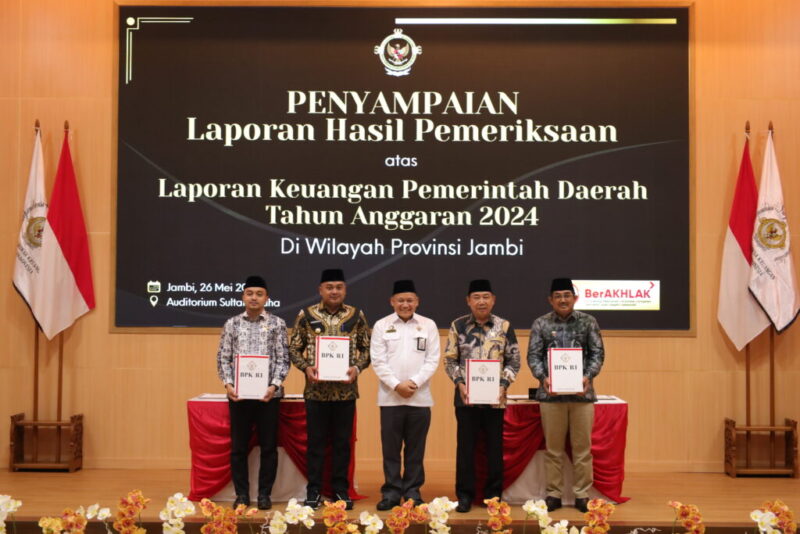 Penyerahan LHP-BPK Jambi atas LKPD Bupati Tebo TA 2024.

sumber foto ; Badan Pemeriksa Keuangan Jambi